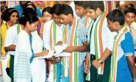WB CM felicitates Board exam toppers