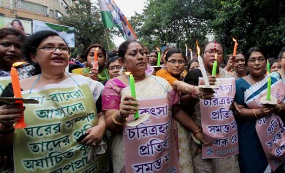 Trinamool Mahila Congress organises sit-in demonstration at CBI office for the second day Trinamool Mahila Congress organises sit-in demonstration at CBI office for the second day