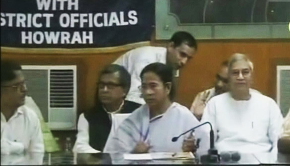 Chief Minister visits Howrah; plans development in the districts Chief Minister visits Howrah; plans development in the districts