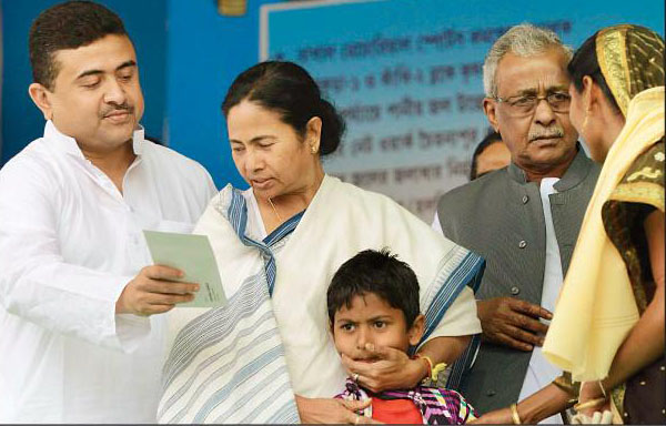 Bengal Chief Minister announces a slew of projects at Midnapore (E), more fair price medicine shops soon