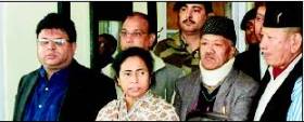 Peace returns to Hills, Morcha joins Mamata no-bandh call Peace returns to Hills, Morcha joins Mamata no-bandh call