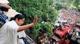 Mamata Banerjee rides on people`s wave to Writers` Building Mamata Banerjee rides on people`s wave to Writers` Building