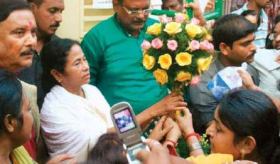Cops must be neutral, Mamata Banerjee tells CP