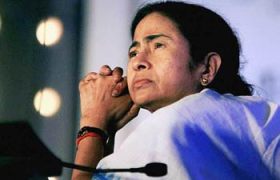 Chief Minister attends FICCI AGM in Delhi. Requests industrialists to invest in Bengal, says land will not be an issue