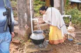 এক সময় অনাহারের আমলাশোল এ বার `মডেল গ্রাম` এক সময় অনাহারের আমলাশোল এ বার `মডেল গ্রাম`