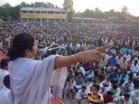 Trinamool Chairperson bats for peace at election rally in Garbeta Trinamool Chairperson bats for peace at election rally in Garbeta