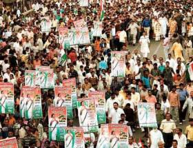 In Mahatma’s footsteps, Mamata hits campaign trail with padayatra In Mahatma’s footsteps, Mamata hits campaign trail with padayatra
