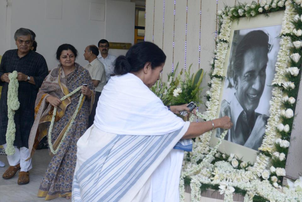 Chief Minister pays tribute to legendary filmmaker Satyajit Ray on his 92nd Birth Anniversary at Writers` Bldg Chief Minister pays tribute to legendary filmmaker Satyajit Ray on his 92nd Birth Anniversary at Writers` Bldg