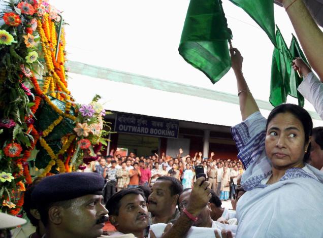 Mamata proposes two factories on Singur land Mamata proposes two factories on Singur land