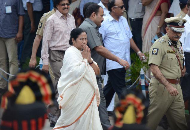 I-Day parade at Red Road, Chief Minister inspects guard of honour