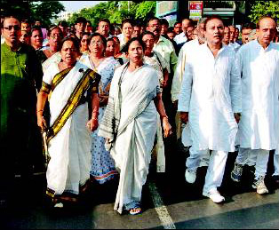 Ray’s last journey – Trinamool pays tribute Ray’s last journey – Trinamool pays tribute