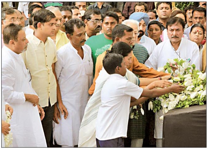 CM pay respects to slain Trinamool activists; condemns the act CM pay respects to slain Trinamool activists; condemns the act