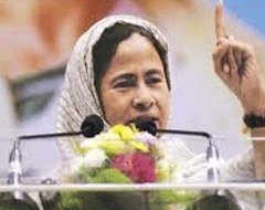 Chief Minister attends Minorities Dept. programme; gives away scholarship to 75,000 students Chief Minister attends Minorities Dept. programme; gives away scholarship to 75,000 students