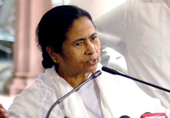 Bengal CM to distribute land deeds and cheques among farmers on Singur Diwas Bengal CM to distribute land deeds and cheques among farmers on Singur Diwas