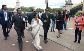Mamata Banerjee fights jet lag – With a walk around in London Mamata Banerjee fights jet lag – With a walk around in London