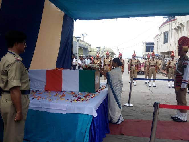 WB CM pays tribute to slain BSF jawan WB CM pays tribute to slain BSF jawan