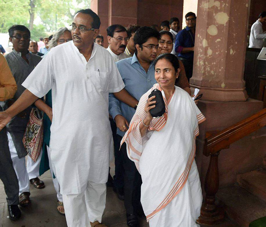 Flight to Delhi starts from Andal, WB CM among the first passengers Flight to Delhi starts from Andal, WB CM among the first passengers