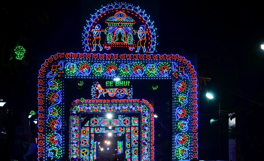 Kolkata to brighten up for Durga Puja, buses to ply all night Kolkata to brighten up for Durga Puja, buses to ply all night