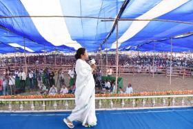 It is our commitment to return the land in Singur: Mamata Banerjee at Singur It is our commitment to return the land in Singur: Mamata Banerjee at Singur