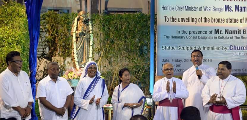 WB CM unveils a statue of Mother Teresa in Kolkata