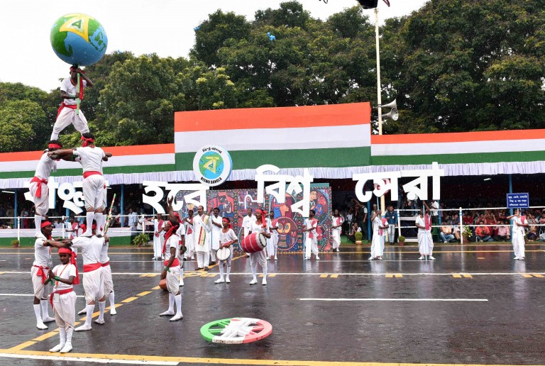 Development in Bengal highlighted at Independence Day parade Development in Bengal highlighted at Independence Day parade