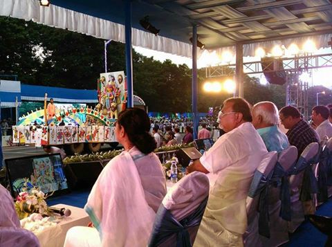 A slice of Bengal at Durga Puja <i>Bisarjan</i> carnival on Red Road