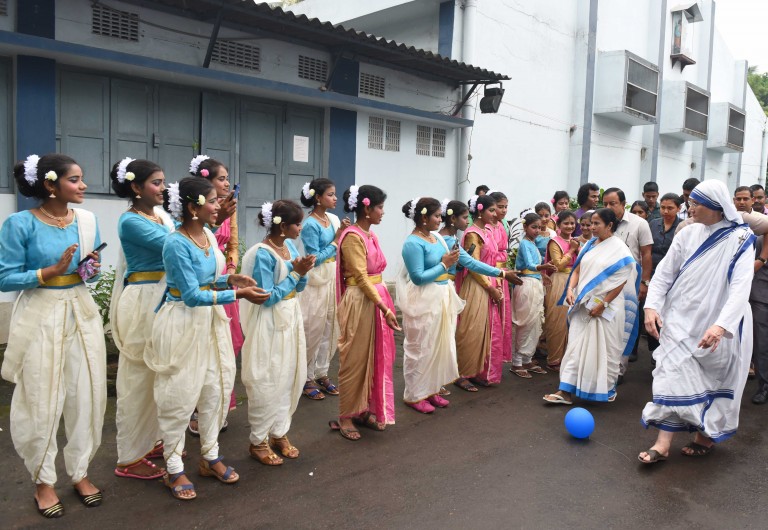 Mamata celebrates Mother Teresa’s sainthood with the poorest-of-the-poor Mamata celebrates Mother Teresa’s sainthood with the poorest-of-the-poor