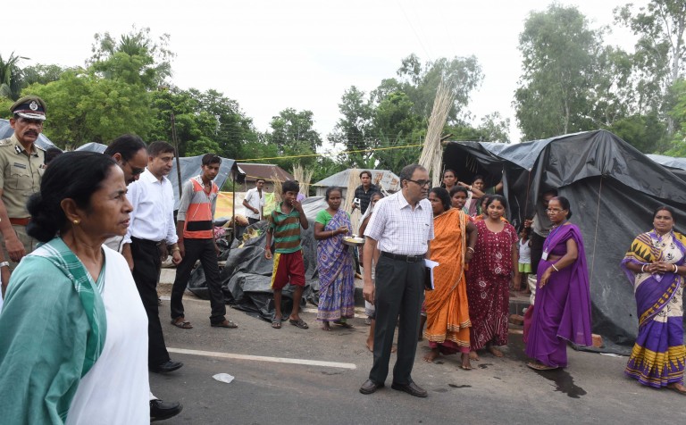 Bengal CM directs steps for proper distribution of relief materials Bengal CM directs steps for proper distribution of relief materials