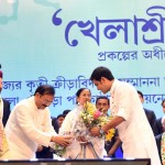Bengal CM present in the ceremony on felicitation and conferment of awards to distinguished sports personalities at Netaji Indoor Stadium – 24.01.2018