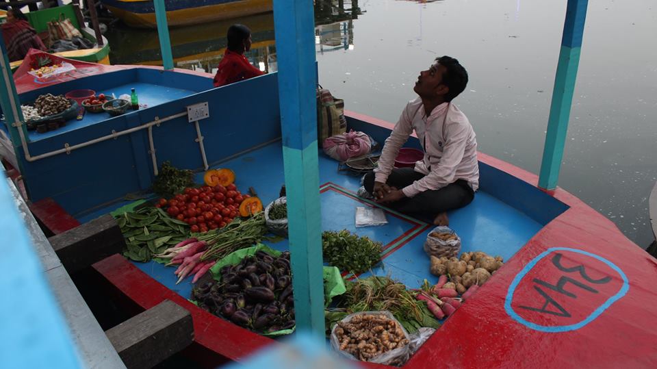 Unique floating market comes up in Patuli, Kolkata Unique floating market comes up in Patuli, Kolkata