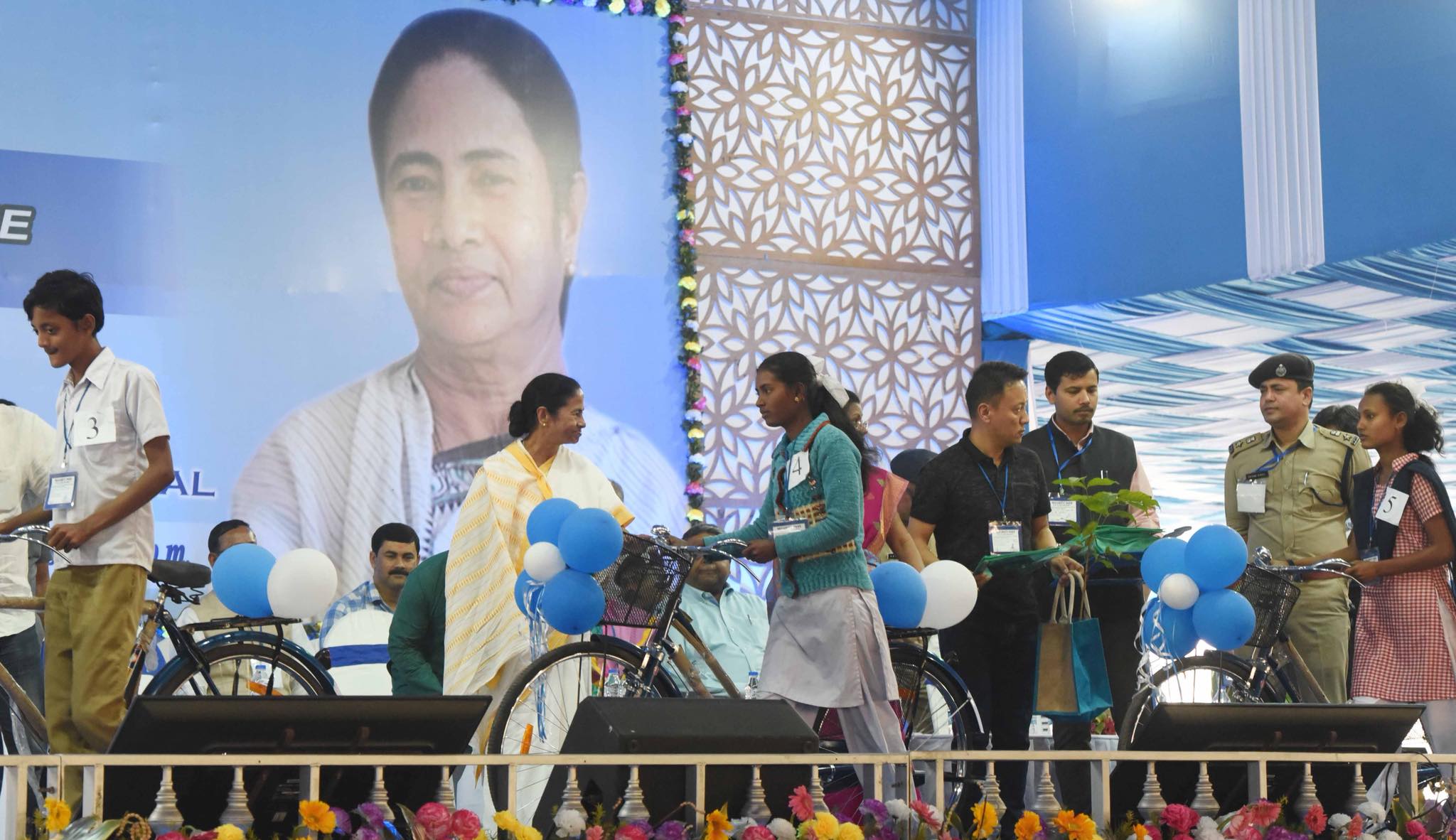 সবুজ সাথী - বাংলার ছাত্রছাত্রীদের ক্ষমতায়নের প্রতীক সবুজ সাথী - বাংলার ছাত্রছাত্রীদের ক্ষমতায়নের প্রতীক