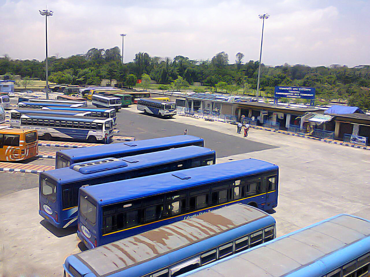 Like Volvos, others buses also to install front mirrors Like Volvos, others buses also to install front mirrors