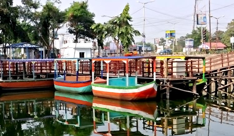 Bengal Govt plans overhaul of unique Patuli floating market Bengal Govt plans overhaul of unique Patuli floating market