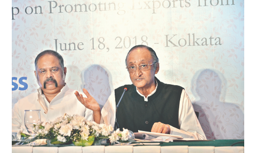 পণ্য রপ্তানিতে এগোচ্ছে রাজ্য: অমিত মিত্র পণ্য রপ্তানিতে এগোচ্ছে রাজ্য: অমিত মিত্র