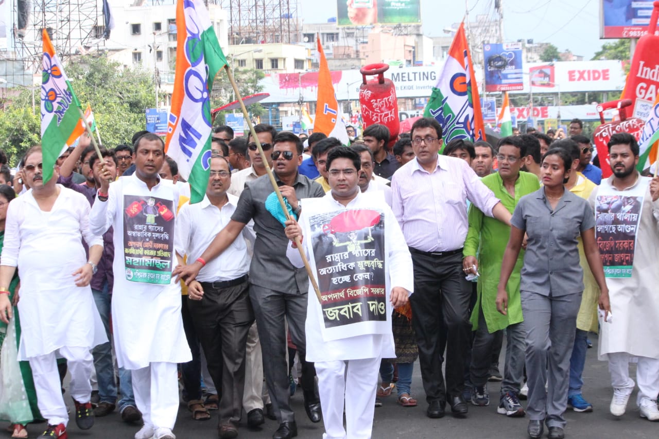 কেন্দ্রে সরকার বদল চাইছে মানুষ: অভিষেক বন্দ্যোপাধ্যায় কেন্দ্রে সরকার বদল চাইছে মানুষ: অভিষেক বন্দ্যোপাধ্যায়