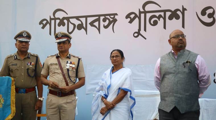 Mamata Banerjee gives awards to policemen Mamata Banerjee gives awards to policemen
