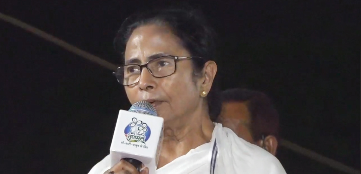 BJP bringing goons from outside Bengal: Mamata Banerjee at Tollygunge Phari BJP bringing goons from outside Bengal: Mamata Banerjee at Tollygunge Phari
