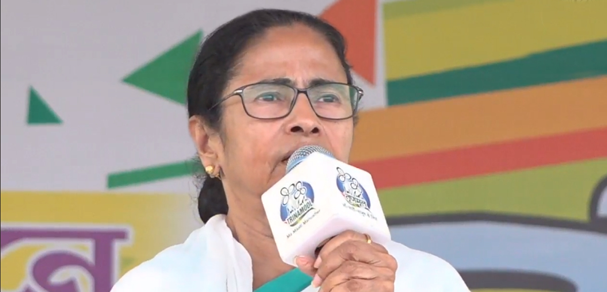 How much money did the ‘tolabaj’ Modi mop up through demonetisation?: Mamata Banerjee asks at Kotulpur How much money did the ‘tolabaj’ Modi mop up through demonetisation?: Mamata Banerjee asks at Kotulpur