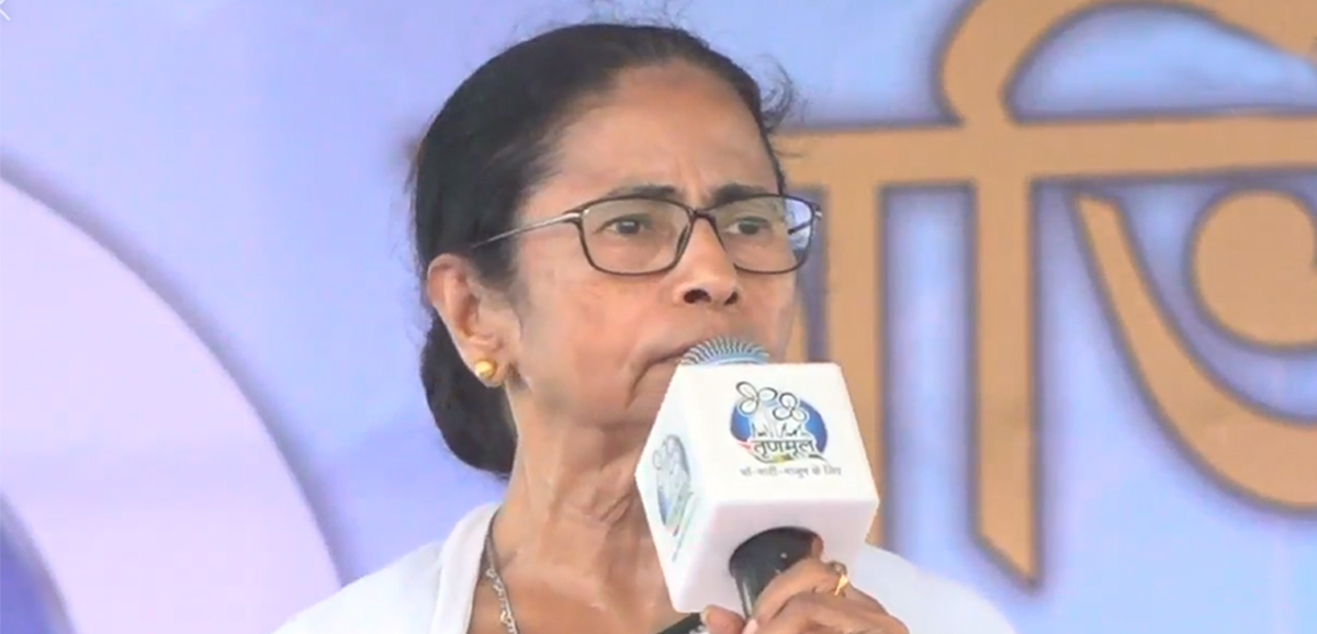 BJP distributing money for votes: Mamata Banerjee at Diamond Harbour BJP distributing money for votes: Mamata Banerjee at Diamond Harbour