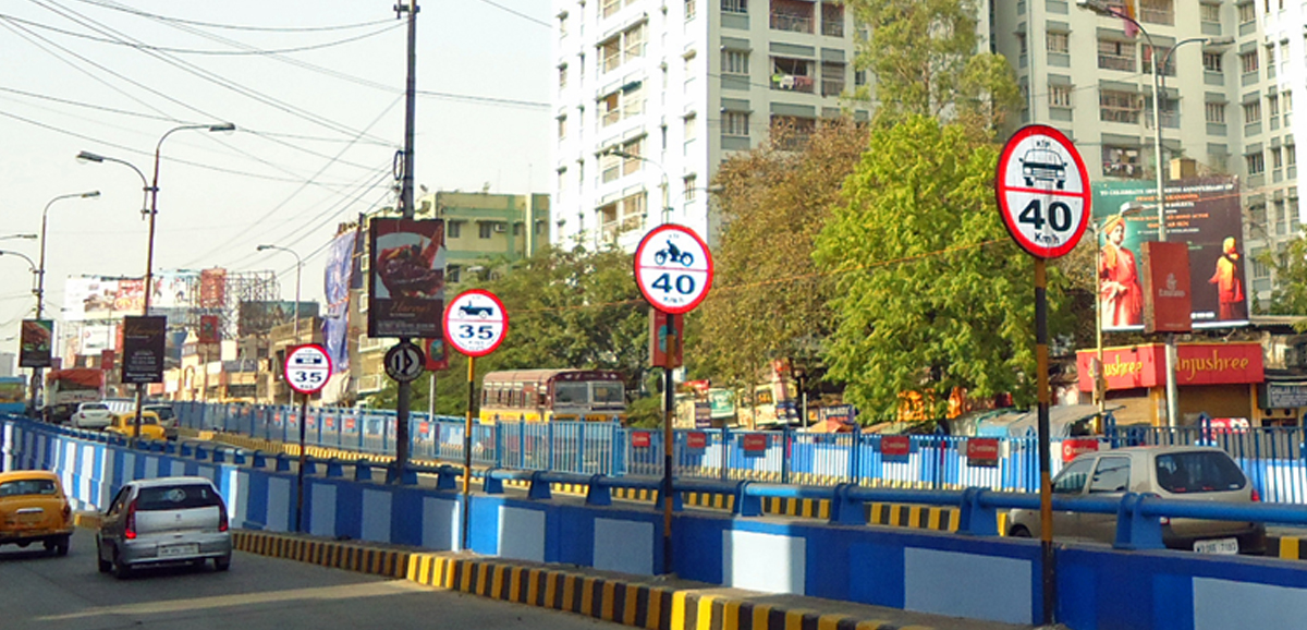 State Govt to ensure proper signs and markings on all its roads