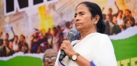 গণতান্ত্রিক আন্দোলনের কাছে কখনও কখনও মাথানত করতে হয়: দিদি