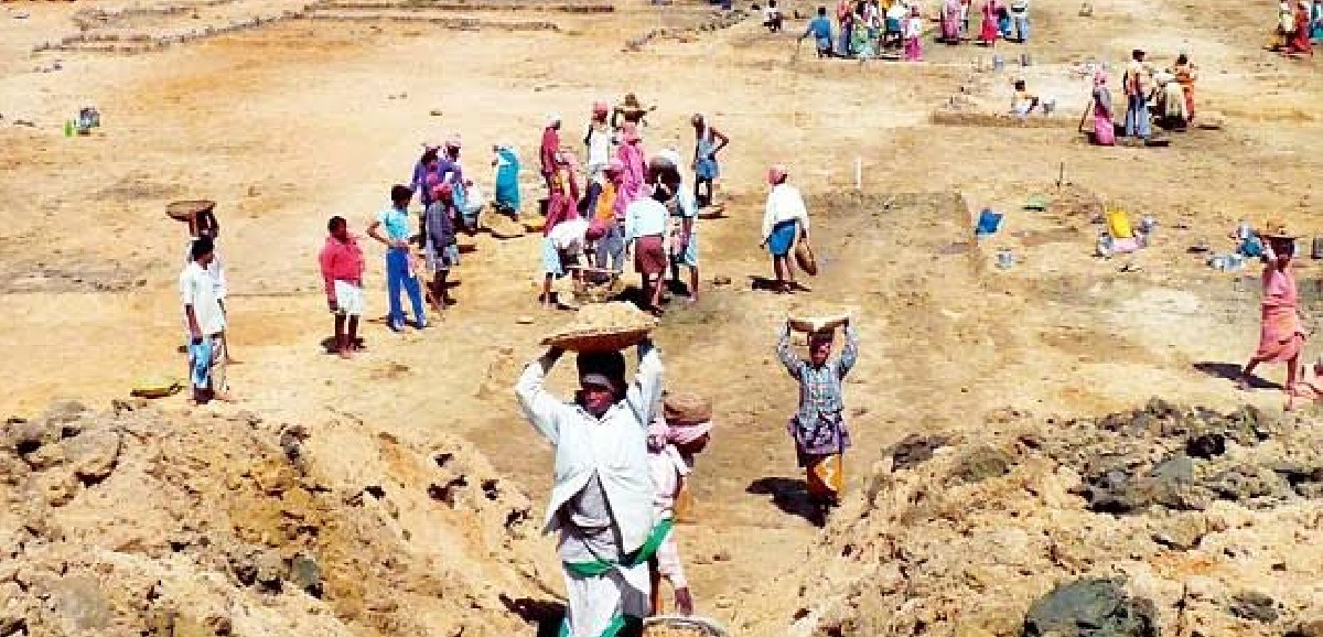 Bangla receives first prize for 100 Days’ Work Bangla receives first prize for 100 Days’ Work