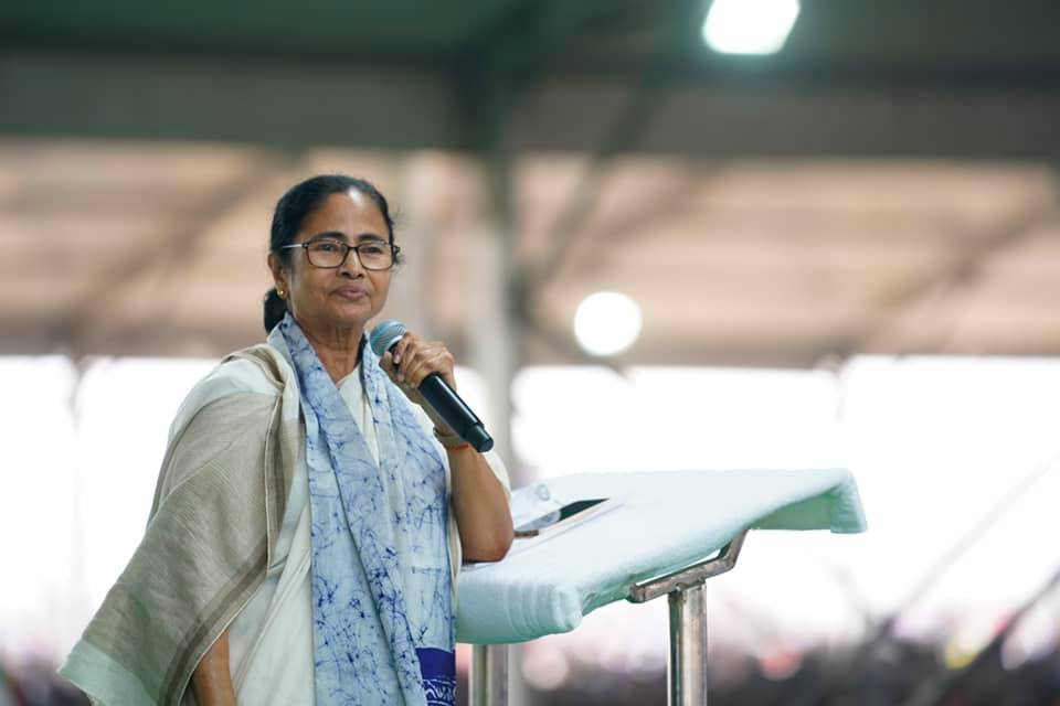 আমাদের না জানিয়ে ফরাক্কা চুক্তি রিনিউ করা হচ্ছে : মমতা বন্দ্যোপাধ্যায় আমাদের না জানিয়ে ফরাক্কা চুক্তি রিনিউ করা হচ্ছে : মমতা বন্দ্যোপাধ্যায়