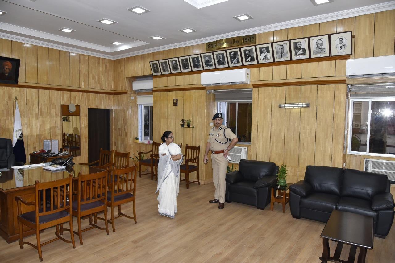 Bangla CM visits Lalbazar, motivates the police Bangla CM visits Lalbazar, motivates the police