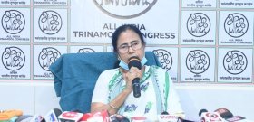 কার সুবিধার জন্য ৮ দফায় ভোট?: মমতা বন্দ্যোপাধ্যায় কার সুবিধার জন্য ৮ দফায় ভোট?: মমতা বন্দ্যোপাধ্যায়