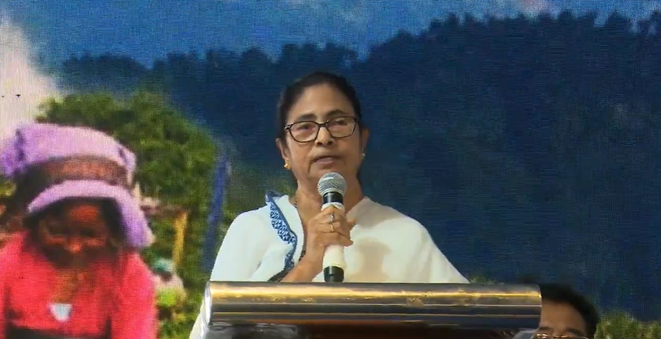 বঙ্গভঙ্গ নয়, বঙ্গ চায় সঙ্গ: মমতা বন্দ্যোপাধ্যায় বঙ্গভঙ্গ নয়, বঙ্গ চায় সঙ্গ: মমতা বন্দ্যোপাধ্যায়