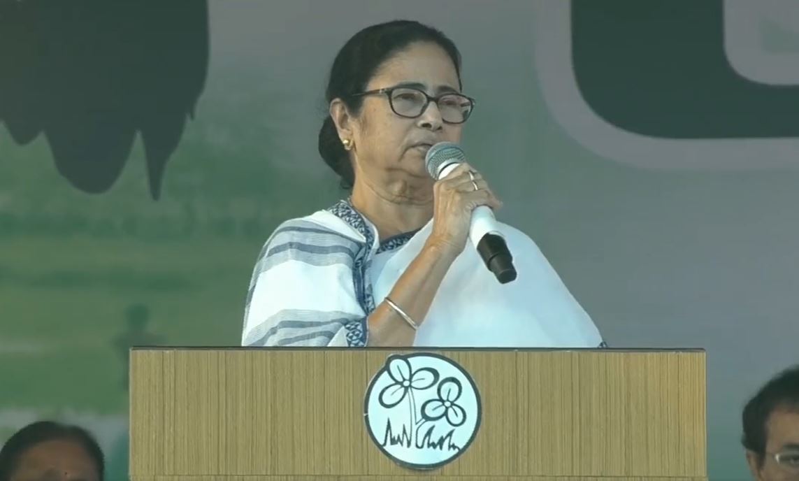 Ready to give my life but won’t let anyone snatch your citizenship: Mamata Banerjee Ready to give my life but won’t let anyone snatch your citizenship: Mamata Banerjee