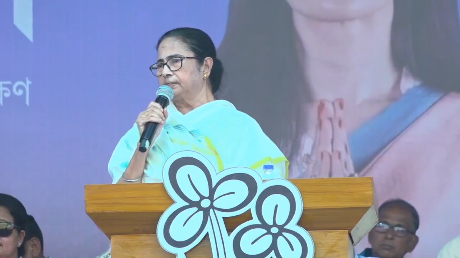 ভোটে জয় নিয়ে যদি বিজেপি নিশ্চিত থাকে, তা হলে কেন্দ্রীয় সংস্থাগগুলিকে বাংলায় পাঠানো হচ্ছে কেন? : মমতা বন্দ্যোপাধ্যায় ভোটে জয় নিয়ে যদি বিজেপি নিশ্চিত থাকে, তা হলে কেন্দ্রীয় সংস্থাগগুলিকে বাংলায় পাঠানো হচ্ছে কেন? : মমতা বন্দ্যোপাধ্যায়