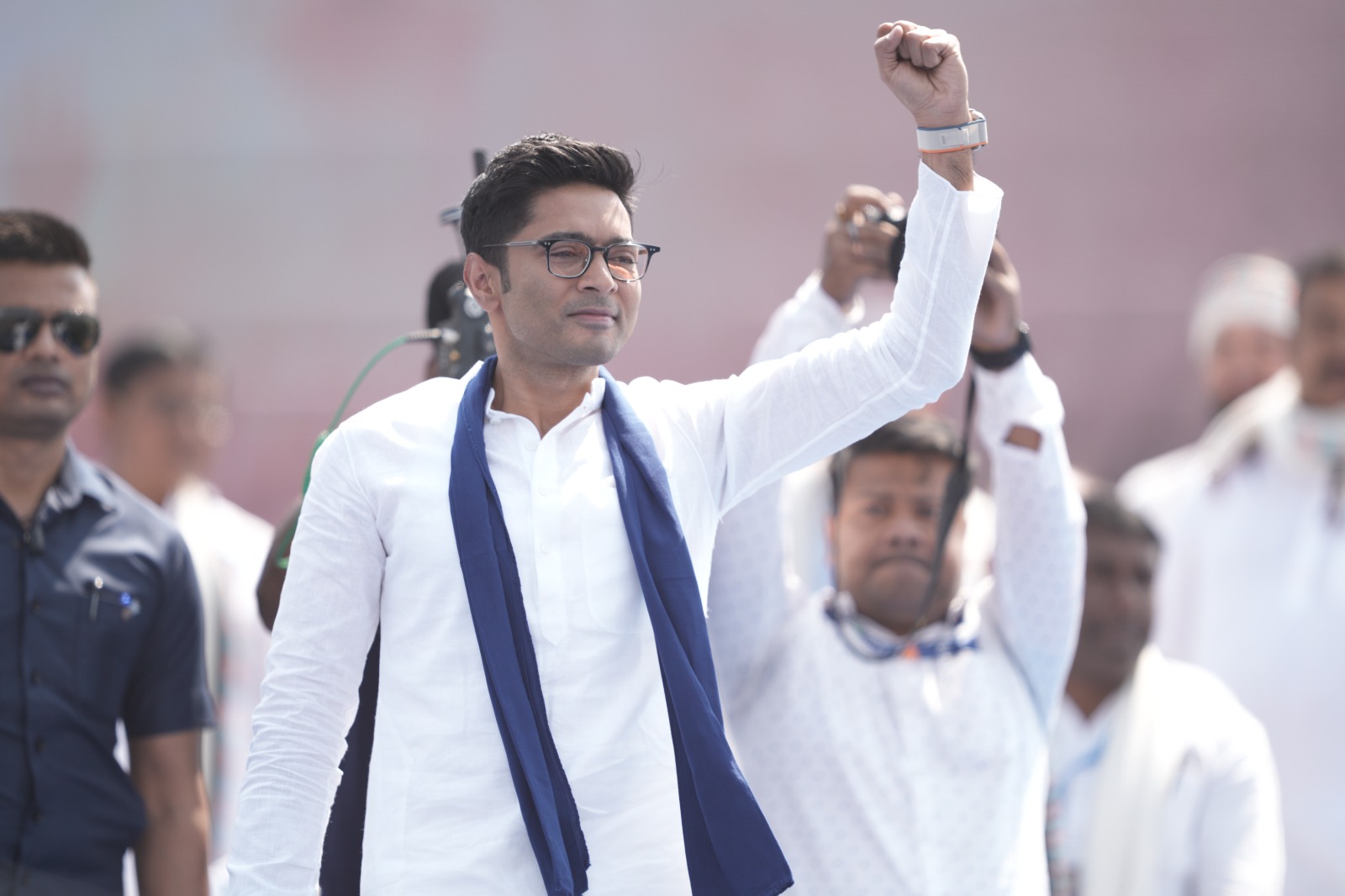 জনগণের গর্জন, বাংলা বিরোধীদের বিসর্জন : অভিষেক বন্দ্যোপাধ্যায় জনগণের গর্জন, বাংলা বিরোধীদের বিসর্জন : অভিষেক বন্দ্যোপাধ্যায়