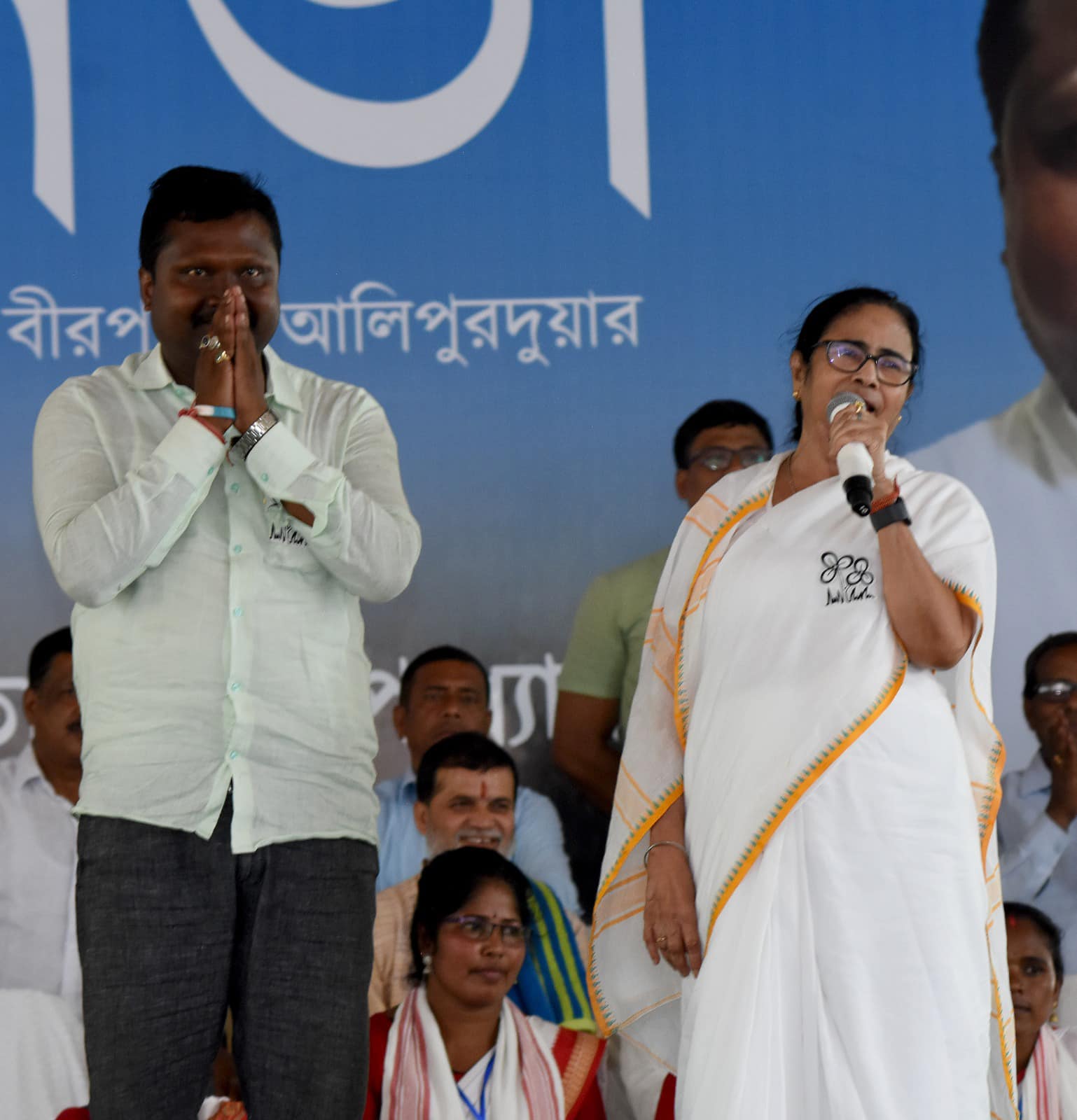বিজেপি সবচেয়ে বড় ডাকাত : মমতা বন্দ্যোপাধ্যায় বিজেপি সবচেয়ে বড় ডাকাত : মমতা বন্দ্যোপাধ্যায়